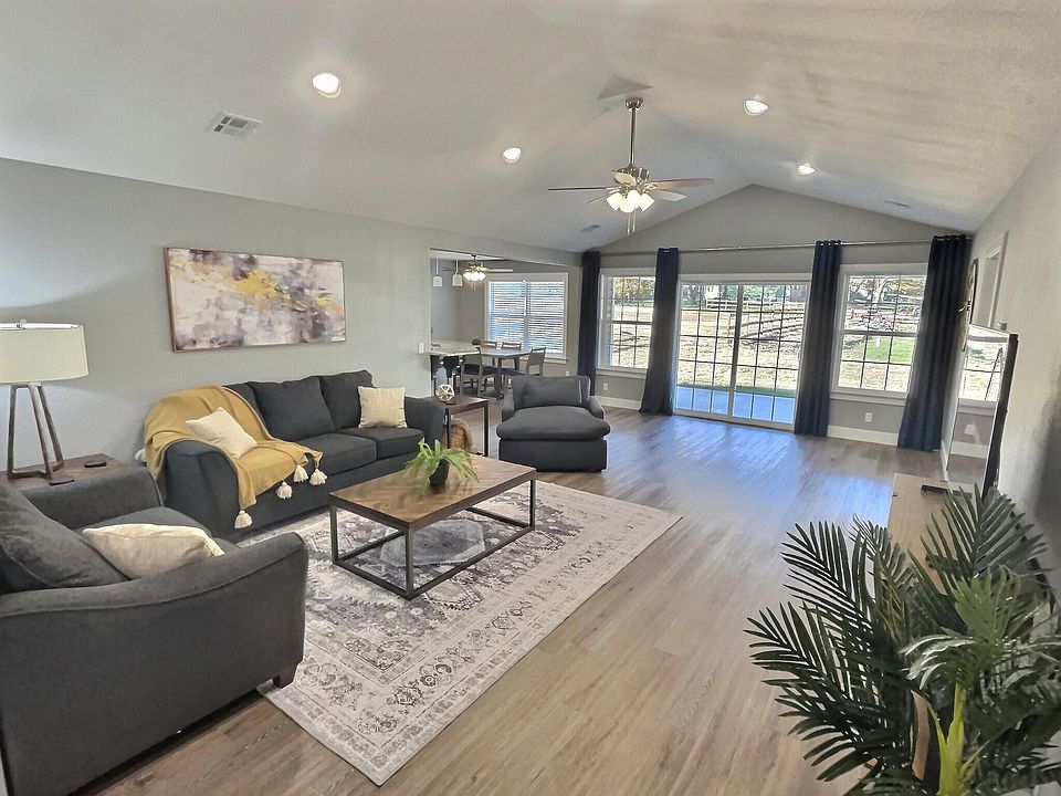 Welcome to your cozy yet spacious living Room with lots of natural light! 

Includes 2 comfortable sofas, an electronic recliner and 55" Samsung Frame TV!

PLUS: Hulu & Disney+ included free!