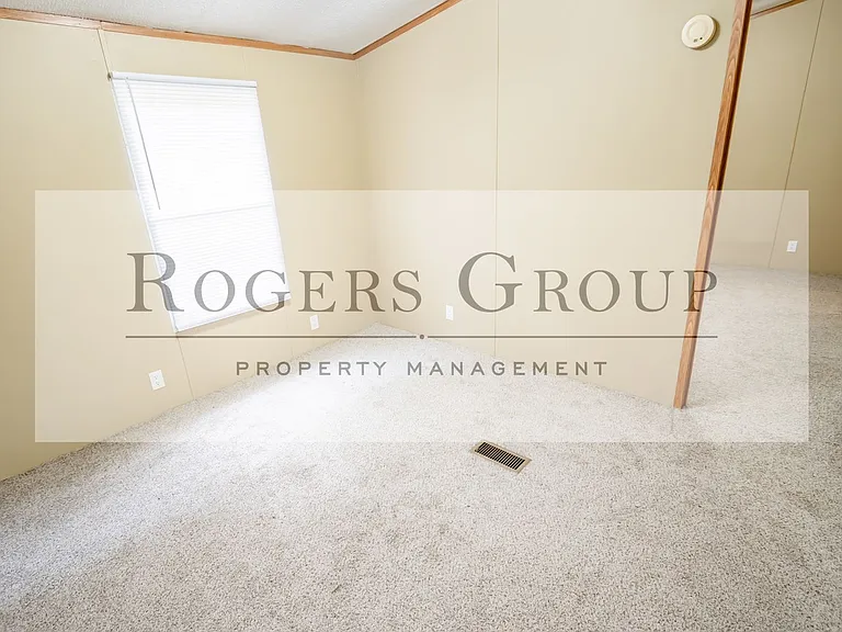 671 Regina Ln — Photo 8