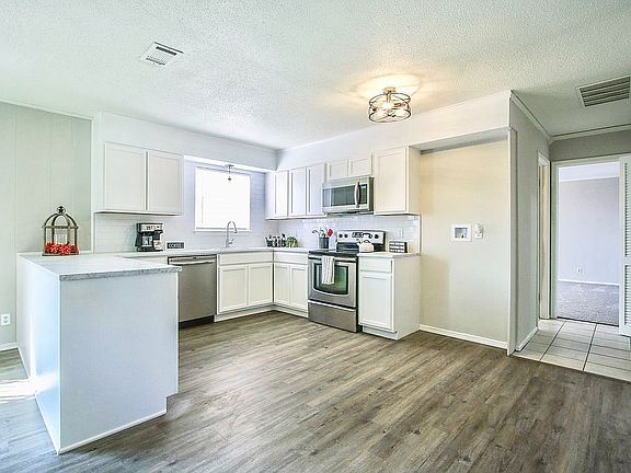 Amazing and roomy kitchen!