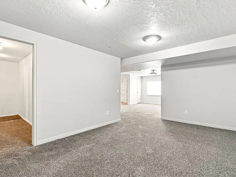 152 S 930th St E — Photo 30