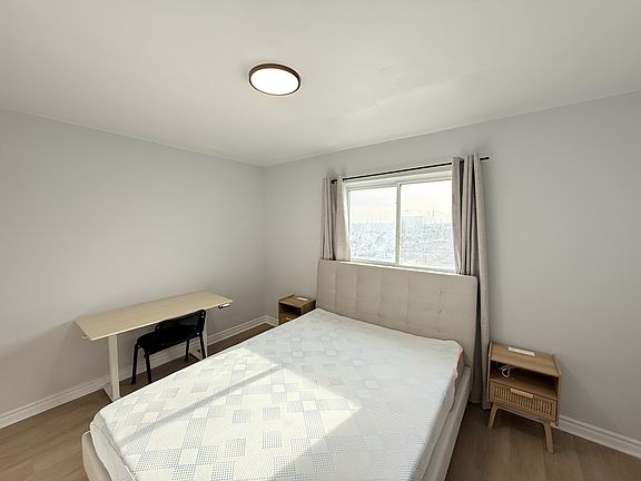 5th image of 1980 Wyandotte St #11400884