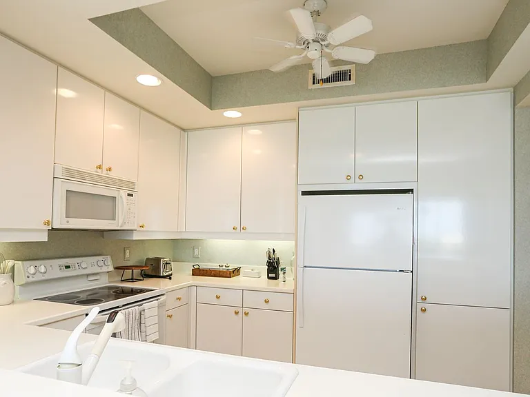 430 Cove Tower Dr #1202 — Photo 36