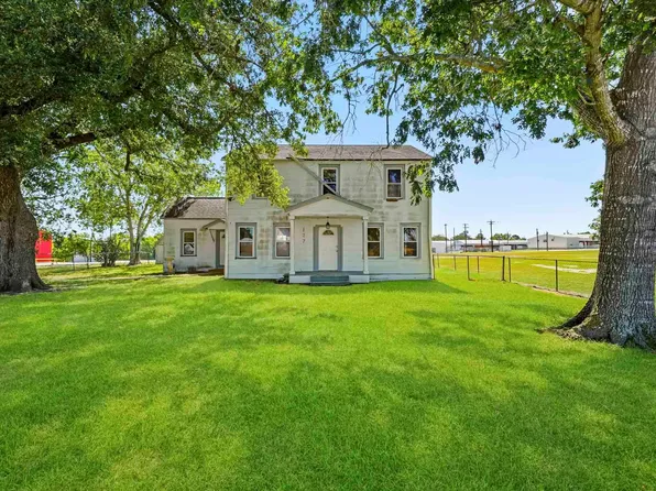 127 N Amthor St, Bellville, TX 77418