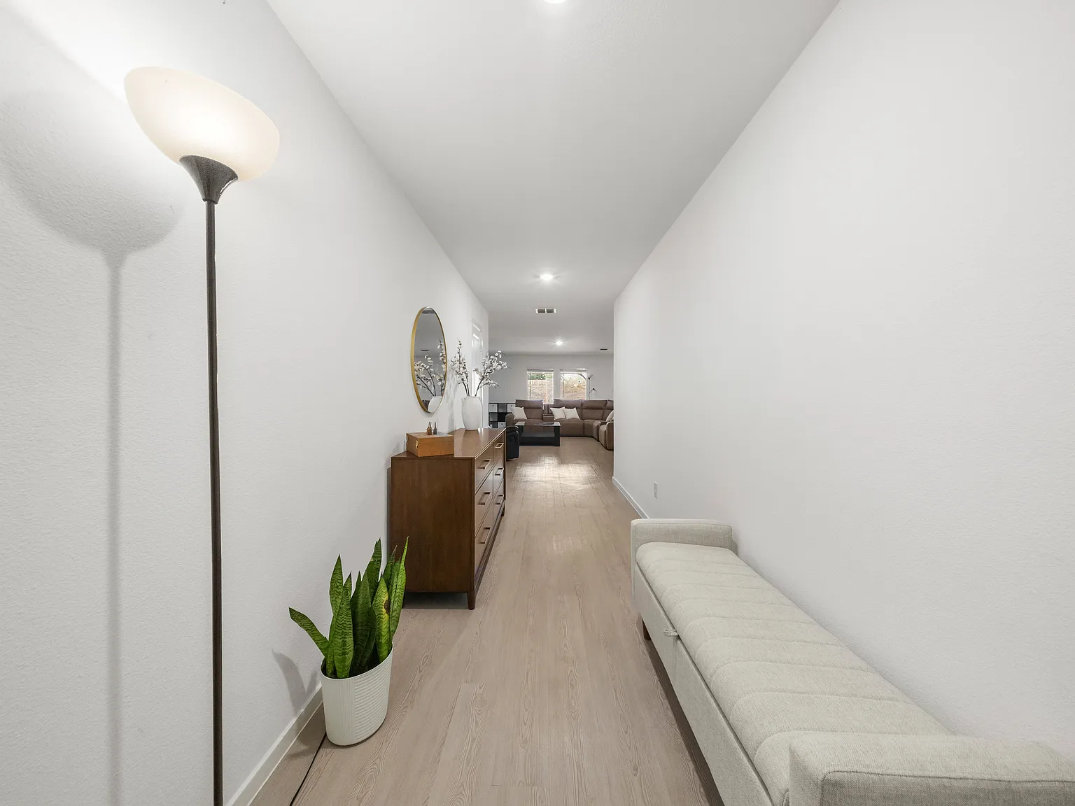 4 bed, 2056 sqft, $2,550 — Photo 4