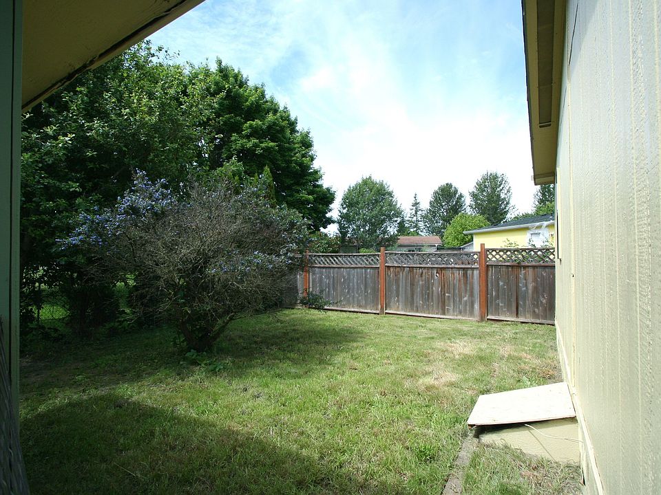 2nd image of 374 SW Butterfield Pl