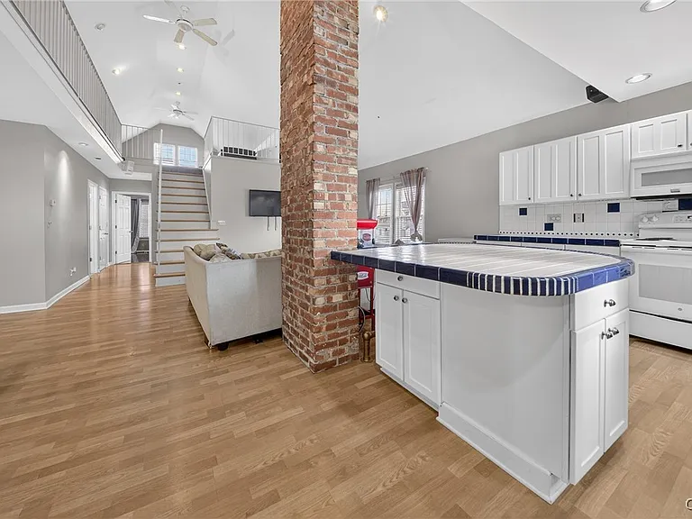2340 Court St — Photo 6