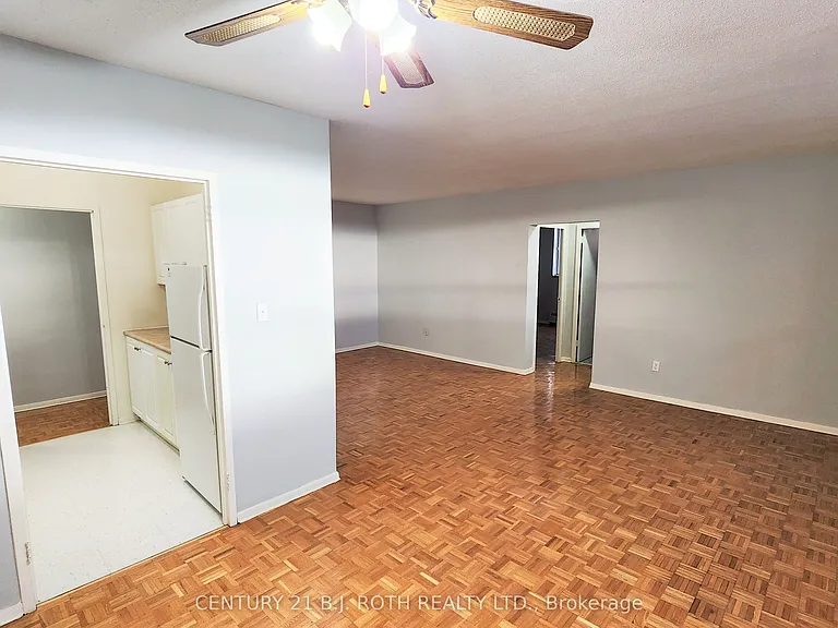 37 Peel St #808 — Photo 2