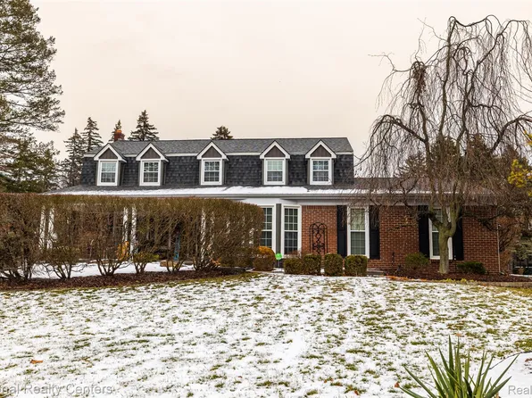 1980 Chalmers Dr W, Rochester Hills, MI 48309