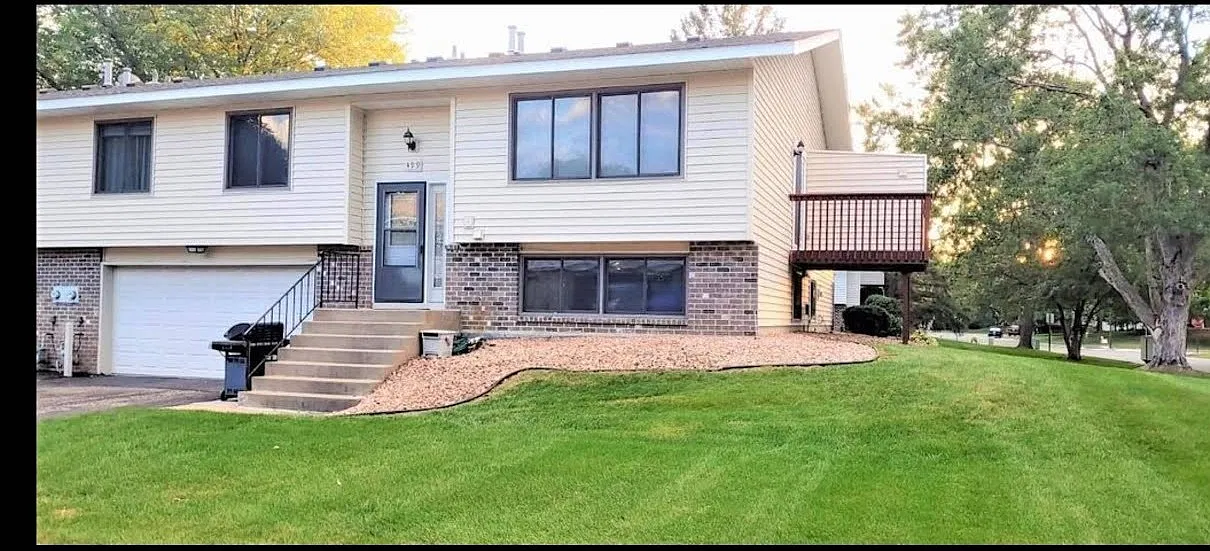 3 bed, 1500 sqft, $2,075 — Photo 1