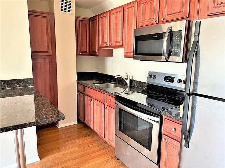 4180 Marine Terrace Apartments — Photo 136