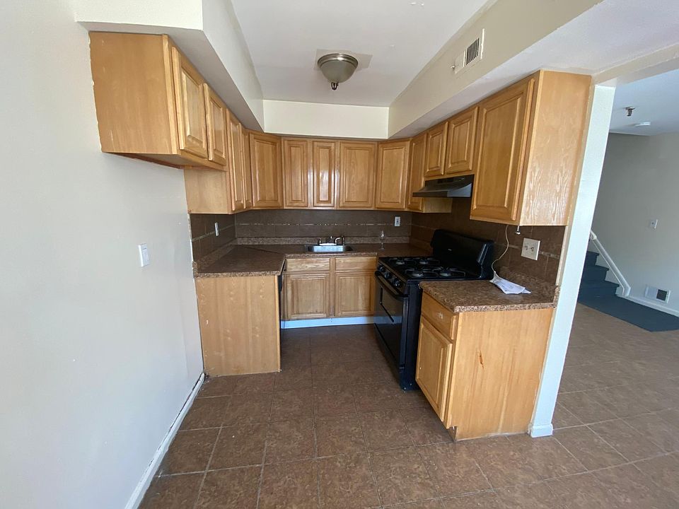 1st image of 36 Walker Dr
