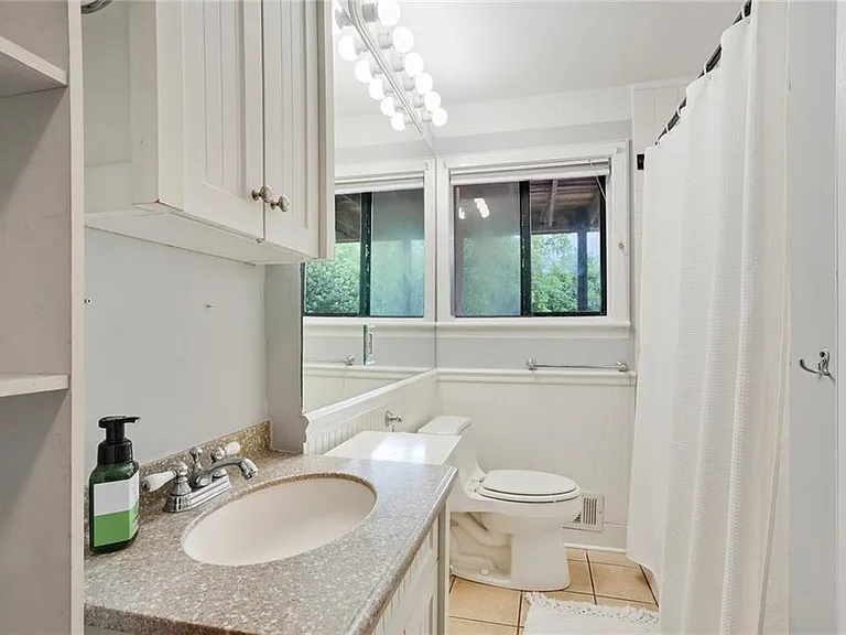 1466 E Rock Springs Rd NE — Photo 16