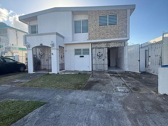 3rd image of 19 Urb Jardines De Country Clb #A