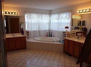 1664 Seaton Ln, Elgin, IL 60123