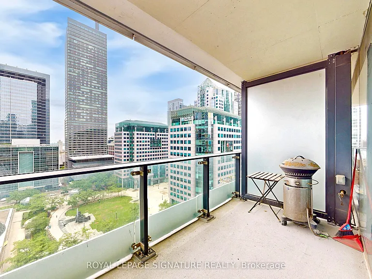 224 King St W #1406 — Photo 16