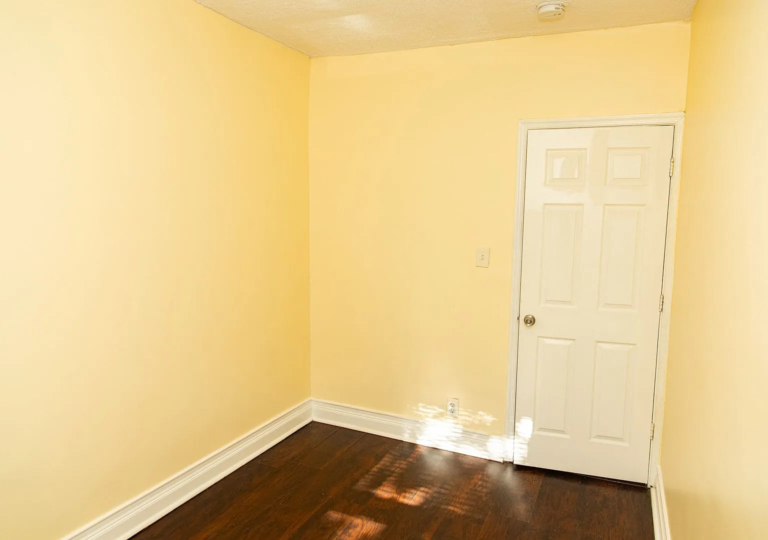 Renovated and Spacious 4Bedroom Townhouse in West Baltimore! — Photo 2