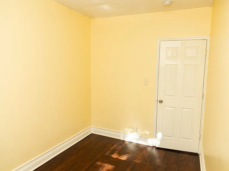 505 Denison St — Photo 1