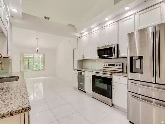 Kitchen Breakfast nook_10312022