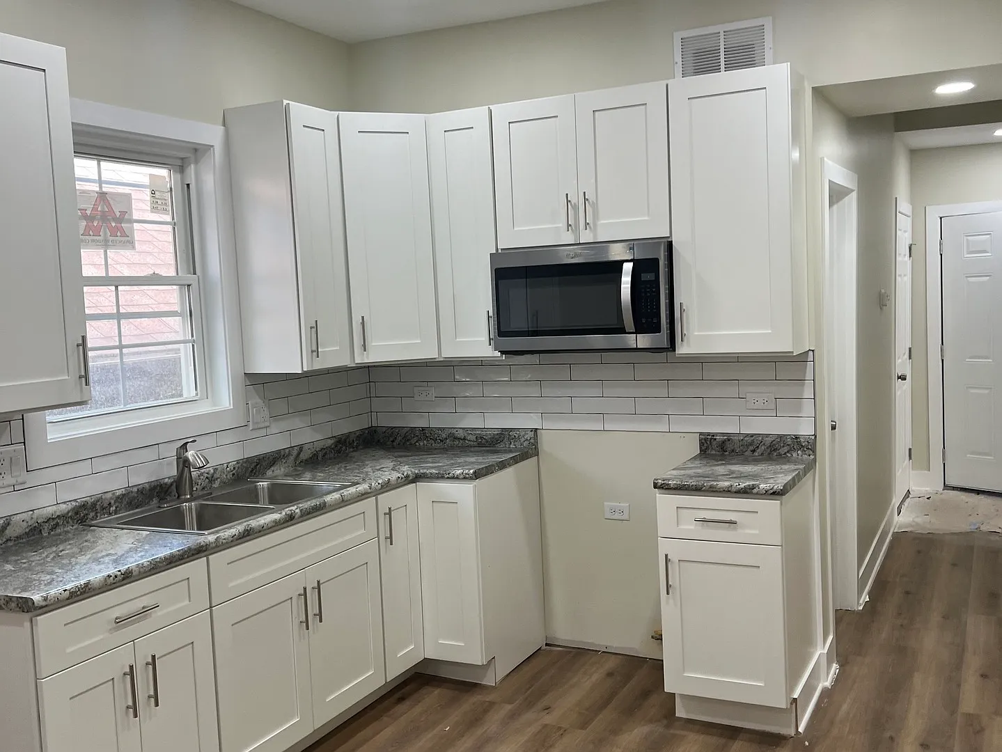 3 bed, 1008 sqft, $2,250 — Photo 2