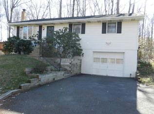 332 Shady Oaks Dr E, Saylorsburg, PA 18353
