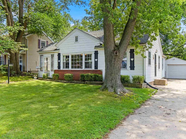1102 E Paris Ave, Peoria Heights, IL 61616