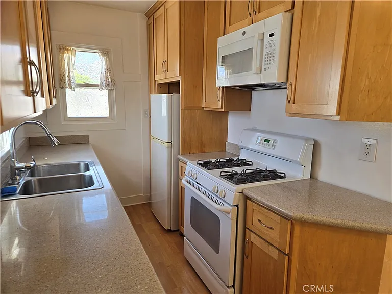 615 Wildrose Ave #C — Photo 4