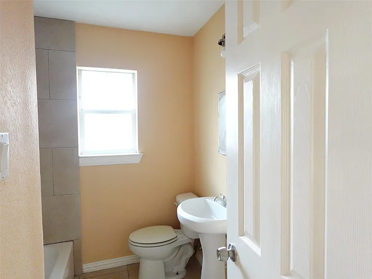 4721 Denmark St — Photo 6