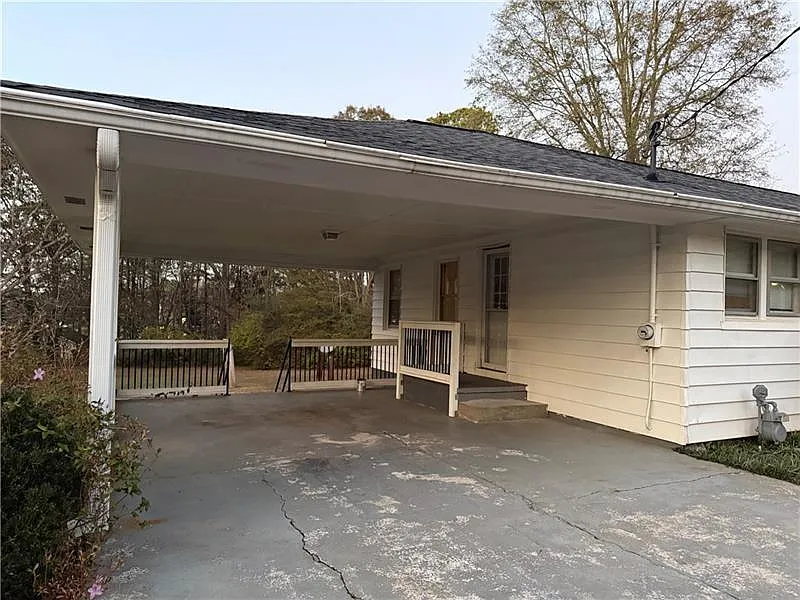 3 bed, 2.0 bath, 1336 sqft, $1,900 — Photo 4