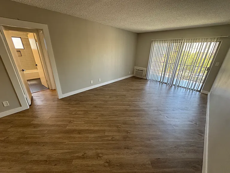 5068 Franklin Ave — Photo 10
