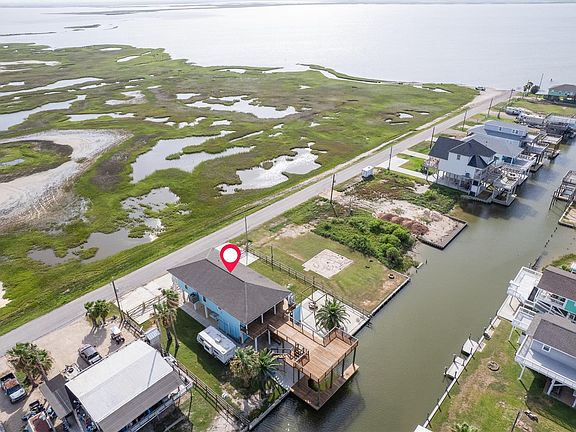 3rd image of 708 Dolphin Dr