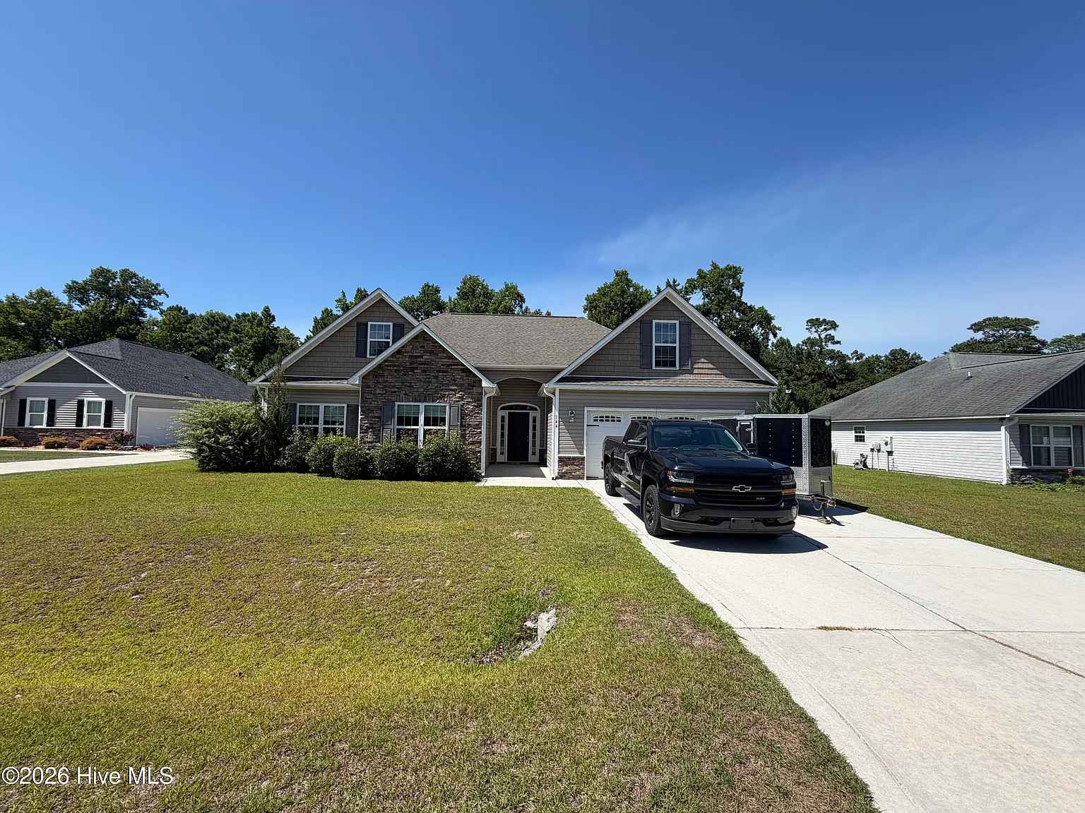 3 bed, 2.0 bath, $2,100 — Photo 1