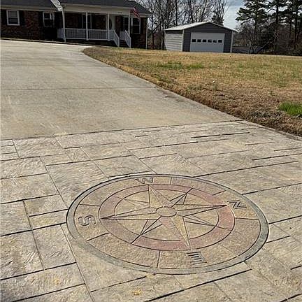 5th image of 5946 Drake Rd