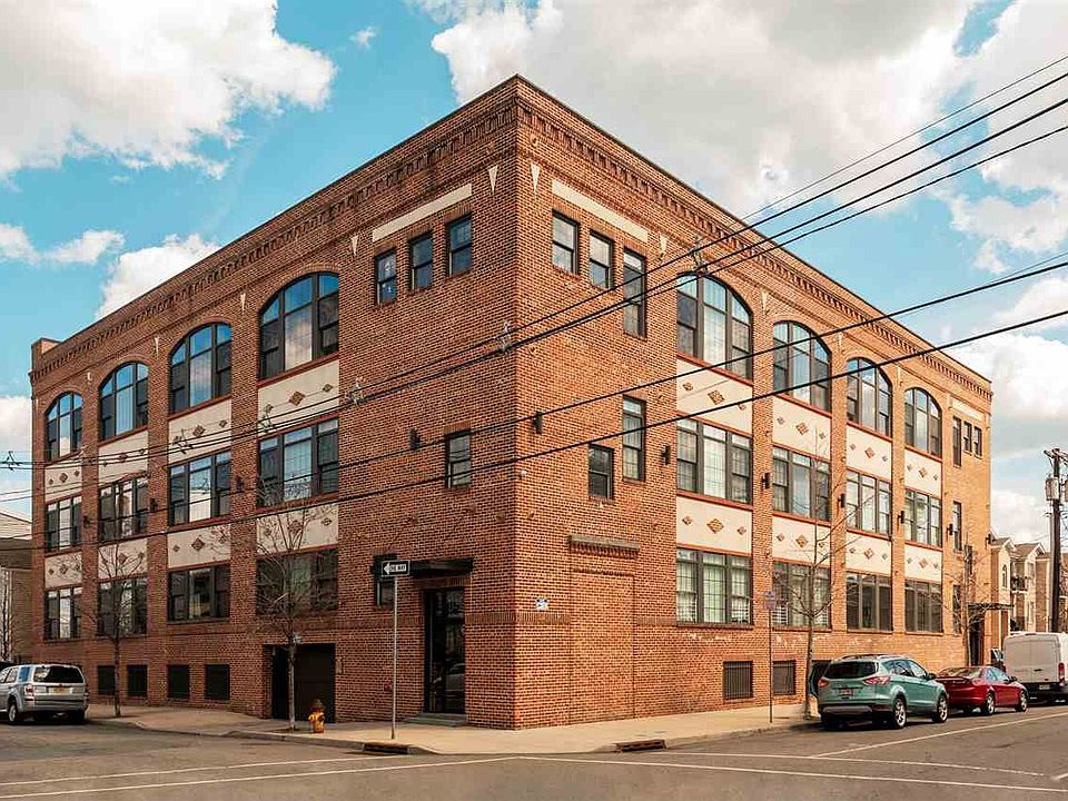 1st image of 88 Saint Francis St APT 2E