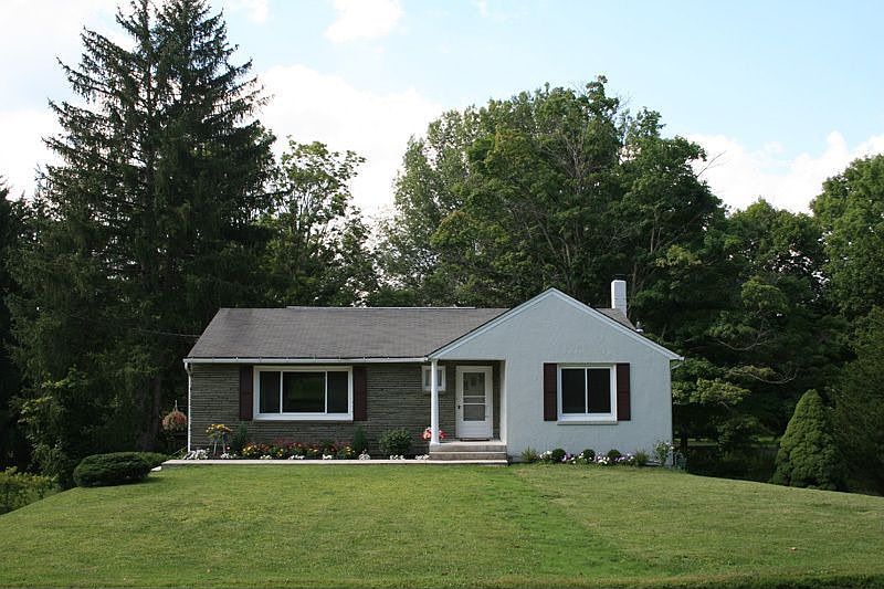Front view of house as of 2009-08-01