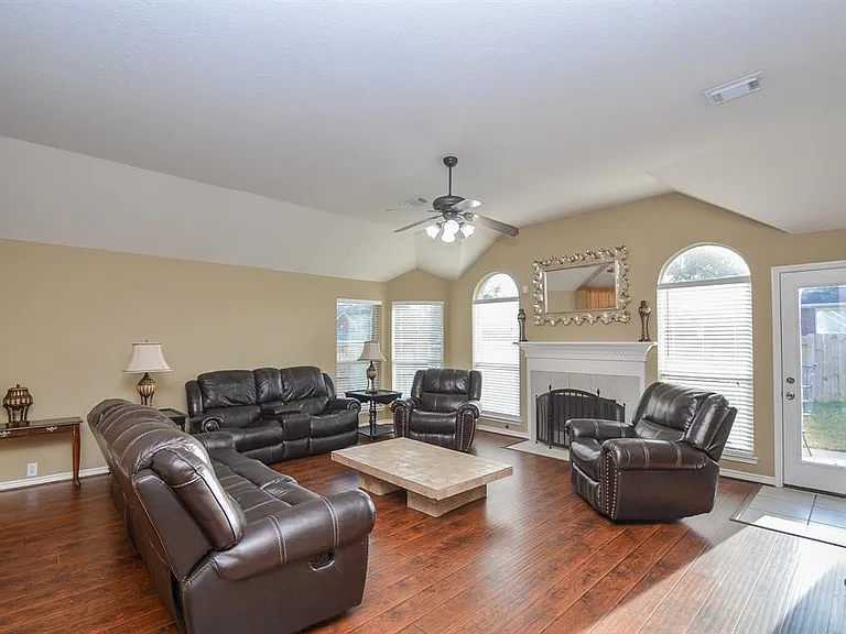 4914 Surrey Park Cir — Photo 12