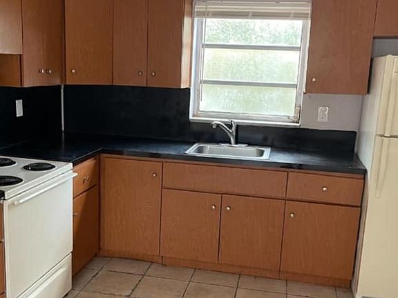 2nd image of 16103 NE 19th Ct #2