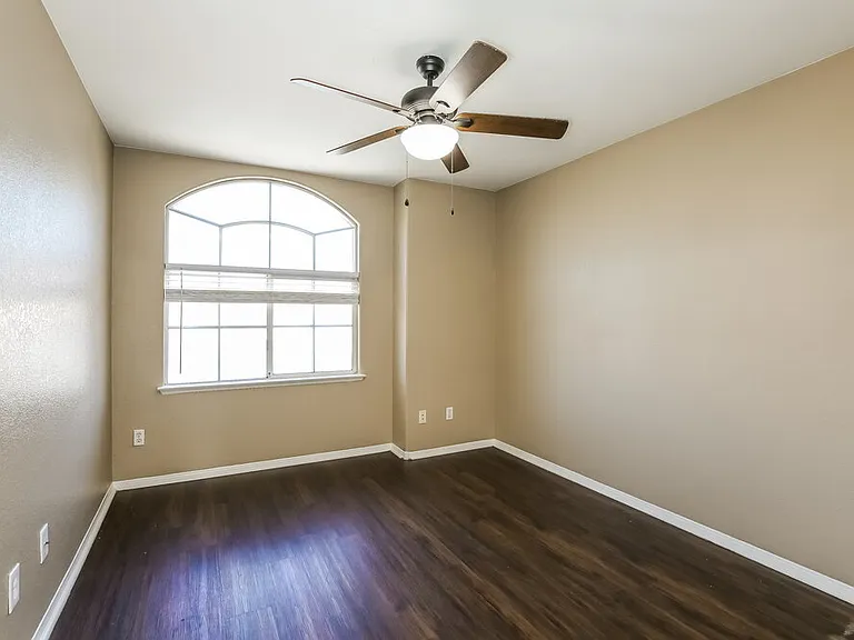 2317 Homeland St — Photo 13