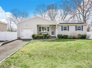 84 Bieselin Road, Bellport Village, NY 11713