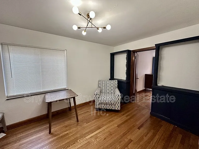 1093 N Main St — Photo 5