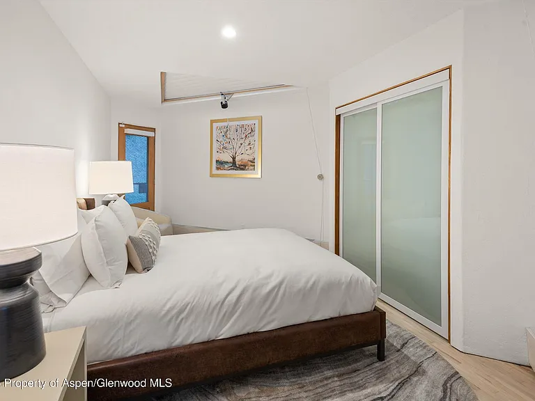 699 Eppley Dr — Photo 28