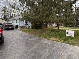 9097 Silver Lake Rd, Linden, MI 48451