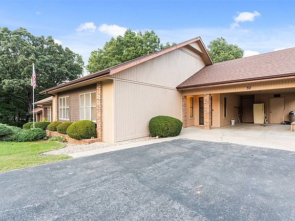 3rd image of 32 Walter Dr
