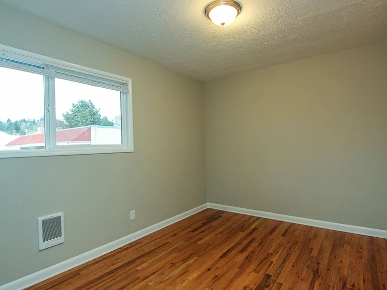 Raleigh Heights — Photo 34