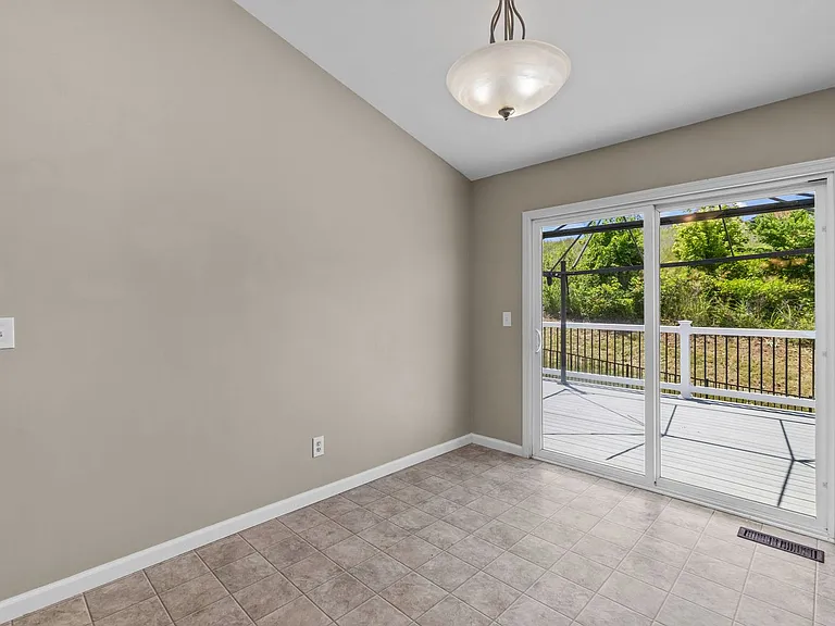 6593 Buckingham Palace Dr — Photo 16