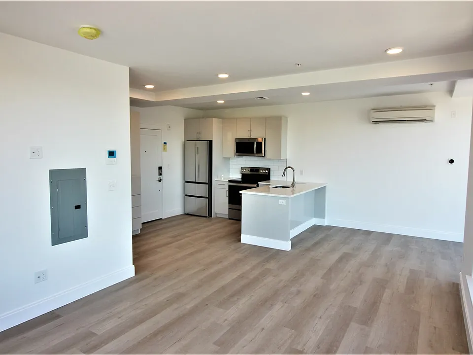 1 Newcomb St #601