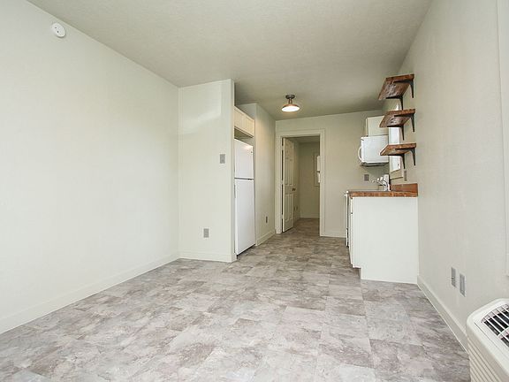 5th image of 505 1/2 E 32nd St #505-1/2-2