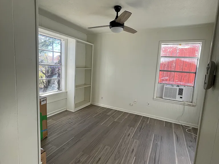 1305 Lynn St — Photo 4