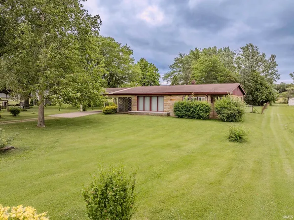 8605 E Jackson St, Selma, IN 47383