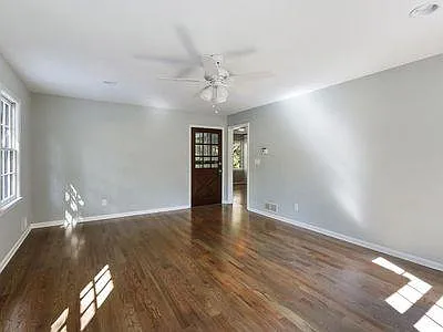 1870 Fairway Cir NE — Photo 5