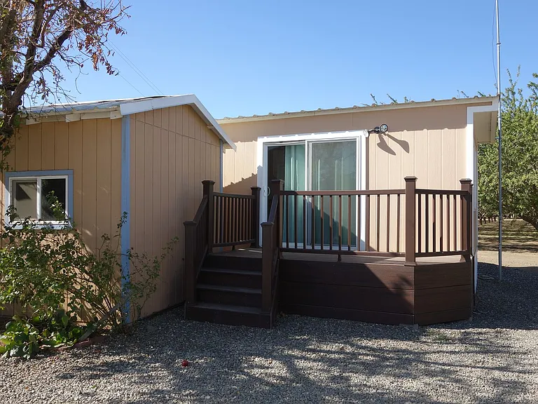 32200 Russell Blvd — Photo 2